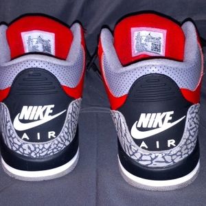Boys Jordan 3 Sz 6Y Red